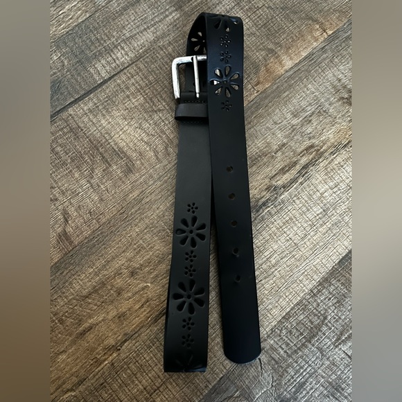 Leather Belt. Excellent condition. 70% Genuine bonded leather. Women’s size M/L - Picture 4 of 6